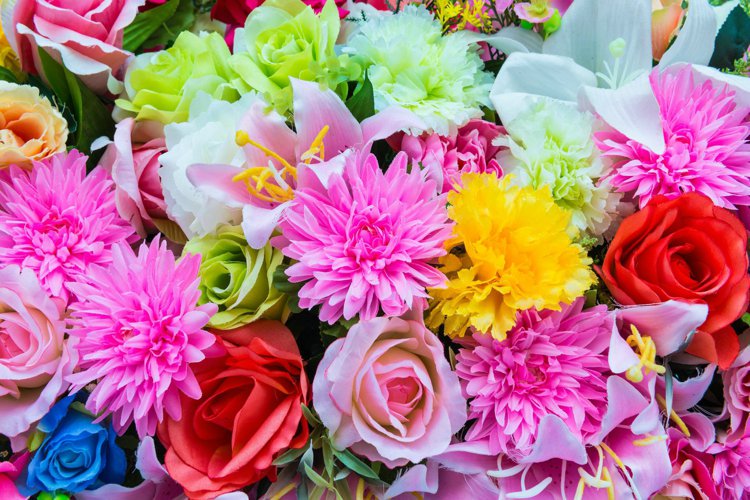 A Complete Guide To The Most Popular Wedding Flowers According To Their Season